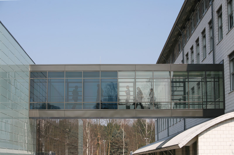 EControl dimmbares Glas in modernem Gebäude